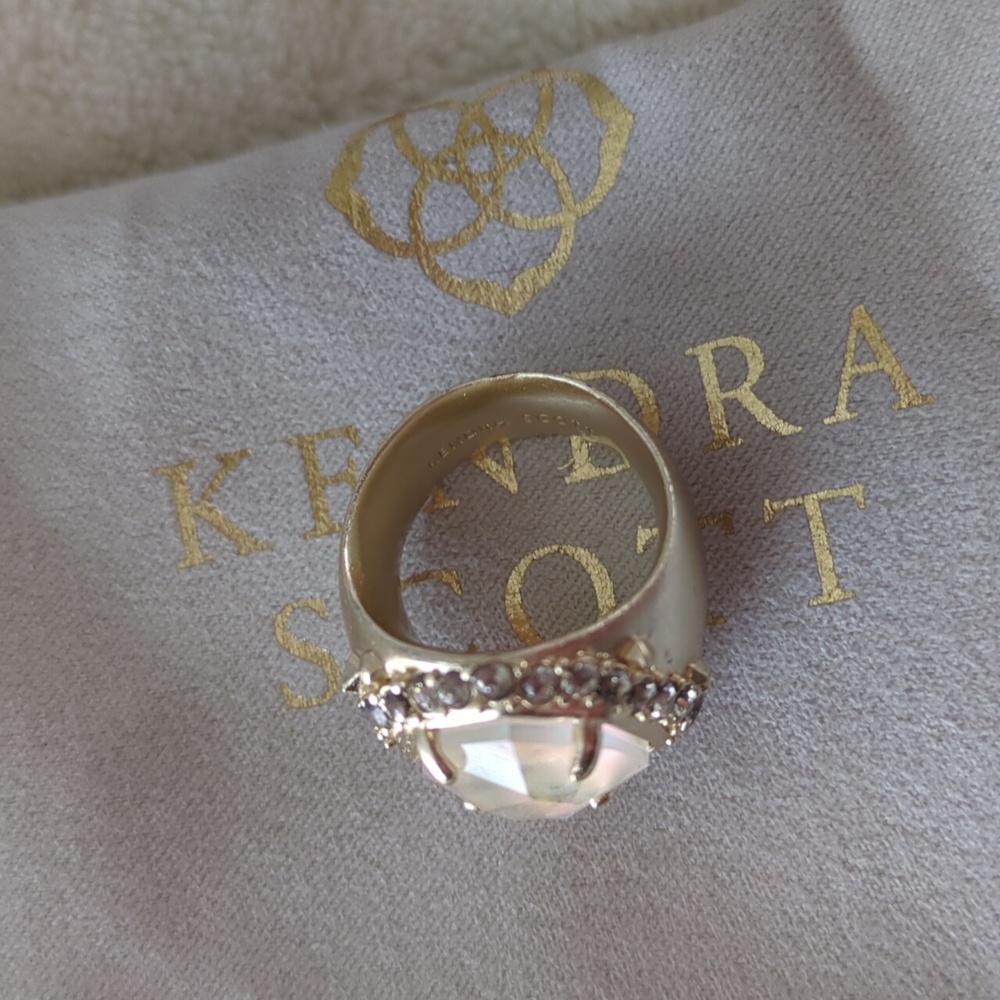 Kendra Scott Schuyler Gold Dichroic Glass Cocktail Ring size 6 - Picture 9 of 16
